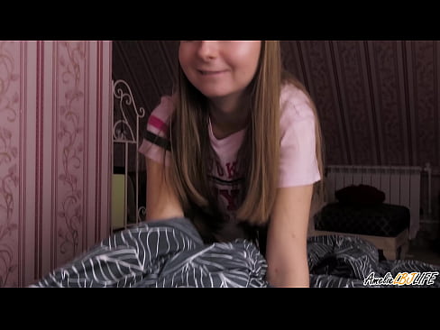 ❤️ Blondie thith thellë BFF-në e saj dhe merr spermë në gojën e saj Seks në sq.fuckmymac.ru ❌