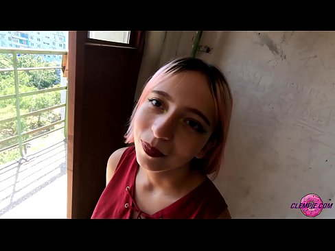 ❤️ Sensual student thith një të huaj në pjesën e jashtme - sperma në fytyrën e tij Seks në sq.fuckmymac.ru ❌